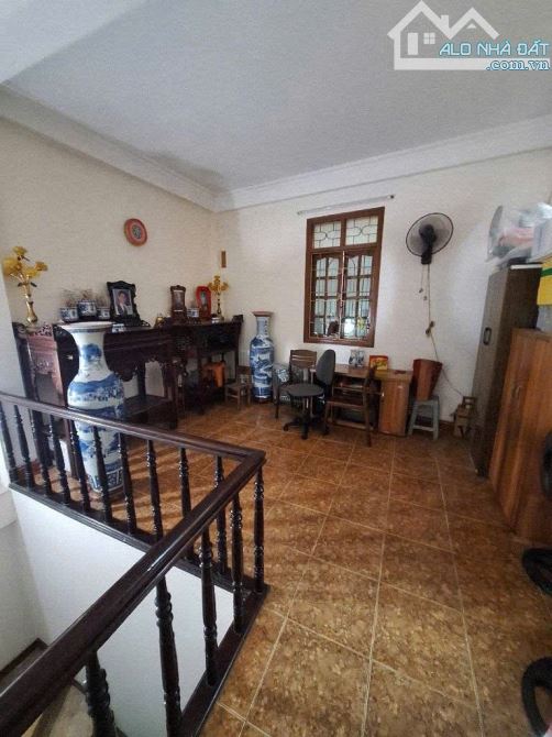 Bán nhà mặt ngõ, p Thái Thịnh, Đống Đa, Dt40m * 5T, dân xây, sổ chính chủ, Giá 11.3 tỷ