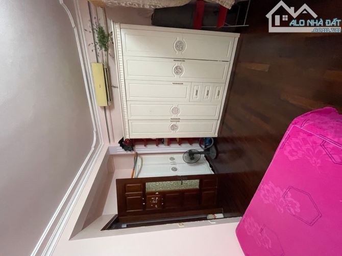 Ô TÔ LÙI CỬA - CÁCH MẶT PHỐ DỊCH VỌNG HẬU 100M - NHÀ CỰC ĐẸP