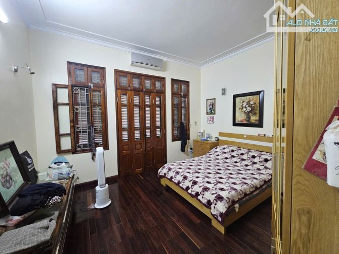 Bán nhà riêng mặt ngõ kinh doanh phố Trần Quốc Hoàn, 50m² x 5 tầng, nhỉnh 20 tỷ,MT 4,8M.