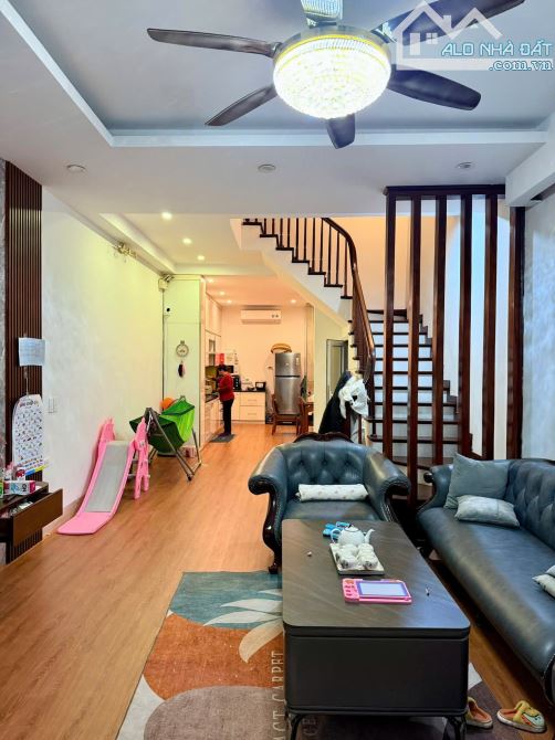 Phân lô vip ngõ 61 Lạc Trung oto tránh đỗ vỉa hè, Văn phòng kdoanh, 70m2 Bán gấp 24.9 tỷ