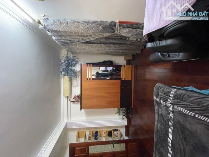 Ô TÔ LÙI CỬA - CÁCH MẶT PHỐ DỊCH VỌNG HẬU 100M - NHÀ CỰC ĐẸP