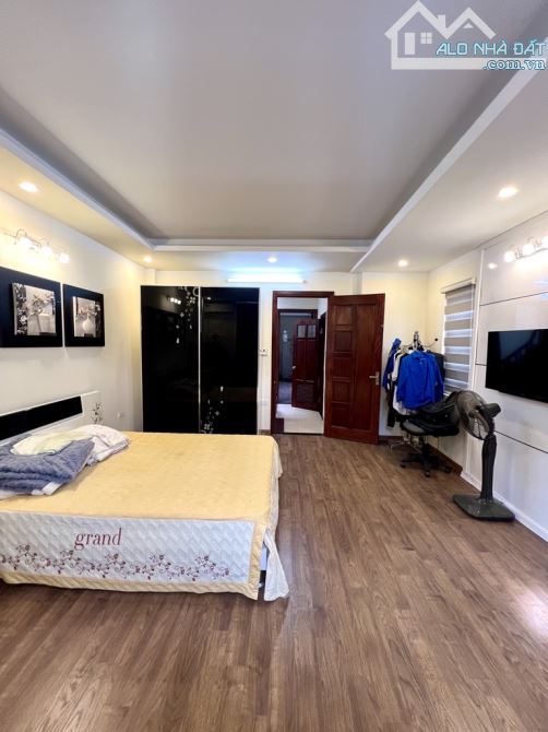 PHÂN LÔ HOÀNG VĂN THÁI CẤP TƯỚNG - LÔ GÓC - 2 MẶT NGÕ - 60m2 - 5 TẦNG - CHÀO GẦN 18 TỶ.