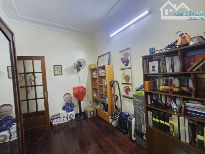 Bán nhà riêng mặt ngõ kinh doanh phố Trần Quốc Hoàn, 50m² x 5 tầng, nhỉnh 20 tỷ,MT 4,8M.