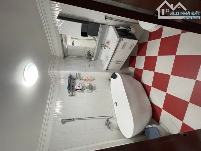 Ô TÔ LÙI CỬA - CÁCH MẶT PHỐ DỊCH VỌNG HẬU 100M - NHÀ CỰC ĐẸP