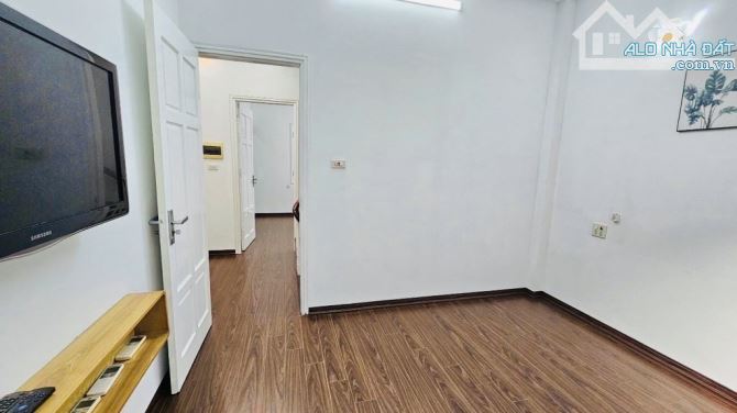 Nhà Hoàng Mai 51m² – Ngõ 3m Thông – Ô Chờ Thang Máy – Nhà Mới, Sổ Đỏ Chính Chủ – 10.8 Tỷ