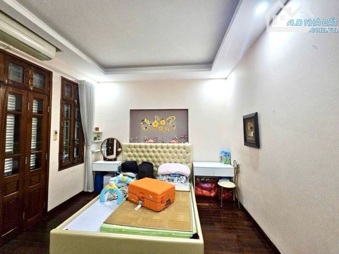 BÁN NHÀ TT CẦU GIẤY KHU PHÂN LÔ DT 50 M 5 TẦNG CHỈ 20 TỶ OTO ĐỖ CỬA SỔ VUÔNG ĐẸP KD ĐC