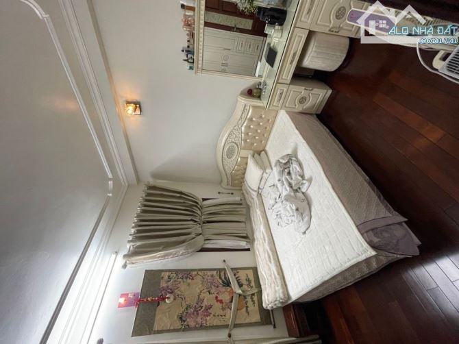 Ô TÔ LÙI CỬA - CÁCH MẶT PHỐ DỊCH VỌNG HẬU 100M - NHÀ CỰC ĐẸP