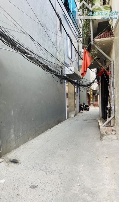 Nhà Hoàng Mai 51m² – Ngõ 3m Thông – Ô Chờ Thang Máy – Nhà Mới, Sổ Đỏ Chính Chủ – 10.8 Tỷ