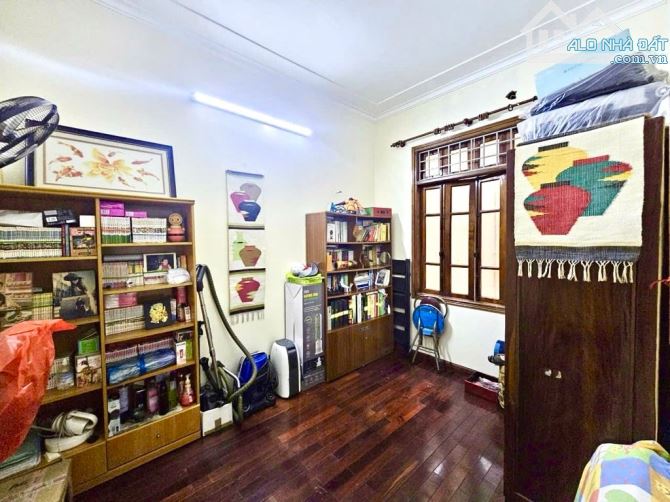 BÁN NHÀ TT CẦU GIẤY KHU PHÂN LÔ DT 50 M 5 TẦNG CHỈ 20 TỶ OTO ĐỖ CỬA SỔ VUÔNG ĐẸP KD ĐC