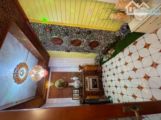 Ô TÔ LÙI CỬA - CÁCH MẶT PHỐ DỊCH VỌNG HẬU 100M - NHÀ CỰC ĐẸP