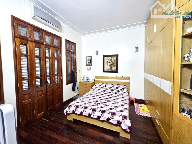 BÁN NHÀ TT CẦU GIẤY KHU PHÂN LÔ DT 50 M 5 TẦNG CHỈ 20 TỶ OTO ĐỖ CỬA SỔ VUÔNG ĐẸP KD ĐC