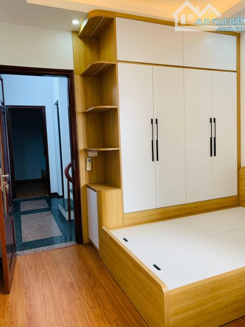 Nhà đẹp Ngõ 198 Kim Giang 30m ra Phố ngõ thoáng ba mặt góc, dân xây 38m2 sốt giá 10.6 tỷ