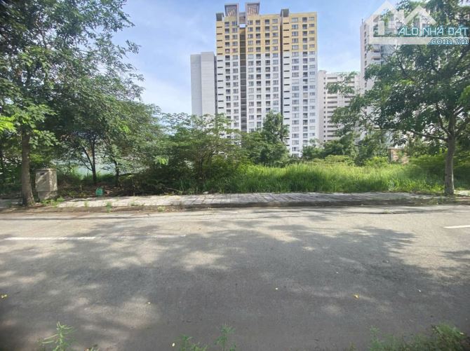 Bán đất DA Huy Hoàng .P.TML. Quận 2.xây dựng cao tầng.DT 5x20m(100m2) giá 220 tr/m2.