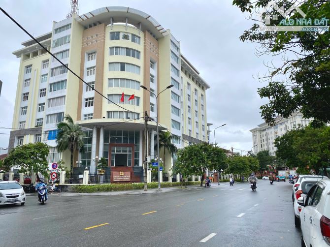 🔥🔥🔥 Mặt tiền ngang 10m ngay trung tâm, cạnh phố Tây kinh doanh sầm uất, giá mềm