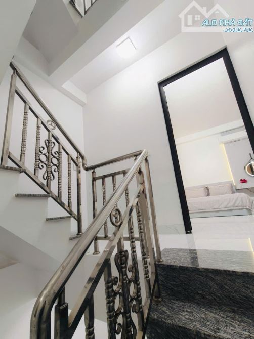 Nhà đẹp full nội thất xịn Hạ Đình, ngõ thông rộng 3m dân xây 32m2 x mtiền 7.5m.Giá 9.68 tỷ