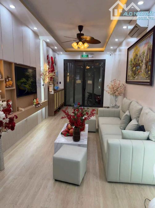 NÓNG NHẤT KHU BÁCH - KINH - XÂY - BÁN NHÀ LÊ THANH NGHỊ - SÁT PHỐ - 5 TẦNG THANG MÁ