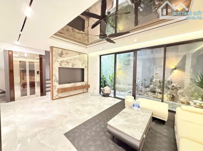 CHỈ 9 TỶ – NGUYỄN KHANG – NHÀ ĐẸP 5 TẦNG THANG MÁY, MẶT TIỀN 5M .