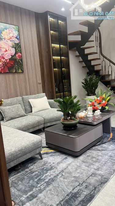 CÁCH 1 NHÀ RA PHỐ KHU BÁCH - KINH - XÂY - BÁN NHÀ BẠCH MAI - SÁT PHỐ - 6 TẦNG THANG M