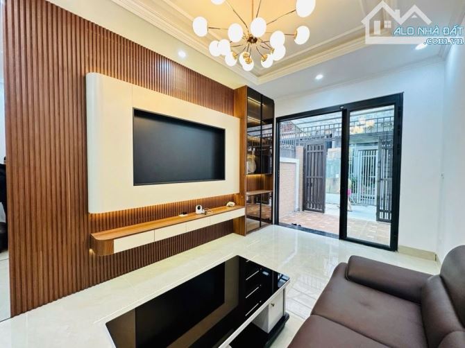 Nhà đẹp Nguyễn Khánh Toàn Cầu Giấy - 50m 4 tầng - ô tô đỗ cửa - ngõ thông