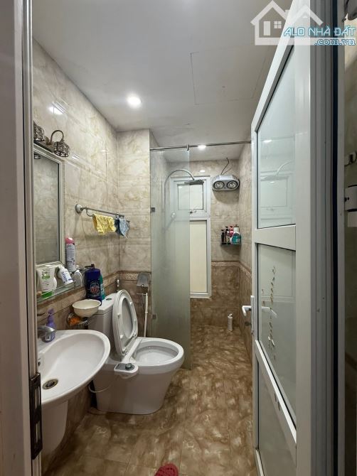 Bán căn cc 2pn tái định cư CT3 Hoàng Cầu giá chào chỉ 6,2 tỷ ,có lot đỗ ôtô