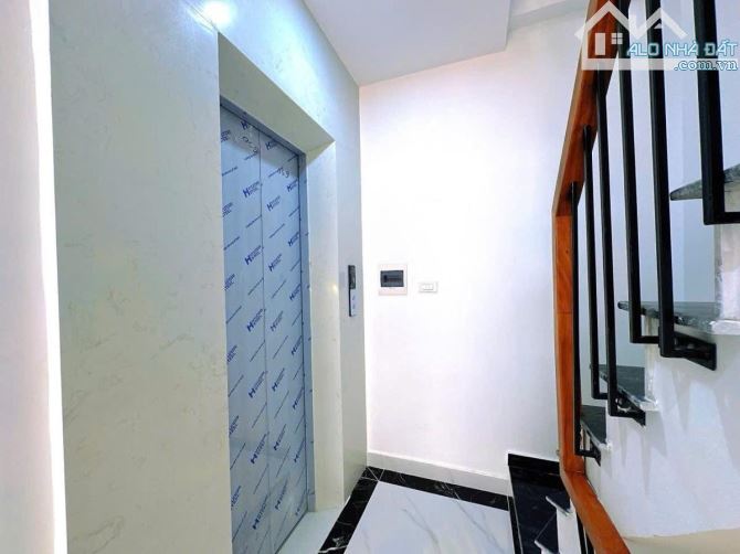 Hot! Bán Nhà Phạm Văn Đồng, Cầu Giấy-Gần Phố,Ô tô-Ngõ Thông-38 M2-6Tầng Thang Máy-11.8 Tỷ