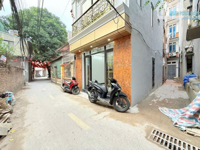 Bán nhà Thúy Lĩnh 40m2, 5 tầng Thang máy, Ô tô đỗ cửa, Lô góc thoáng, 6.8 tỷ