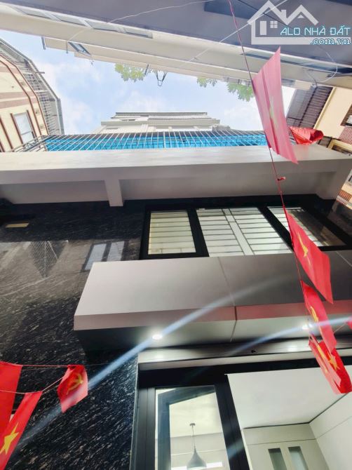 Nhà đẹp full nội thất xịn Hạ Đình, ngõ thông rộng 3m dân xây 32m2 x mtiền 7.5m.Giá 9.68 tỷ