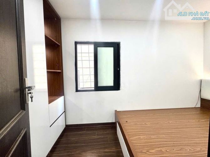 Bán nhà tập thể 42 Triều Khúc, Nguyễn Trãi, 50m2, 2 phòng ngủ, 1 PK, giá 2,9 tỷ.