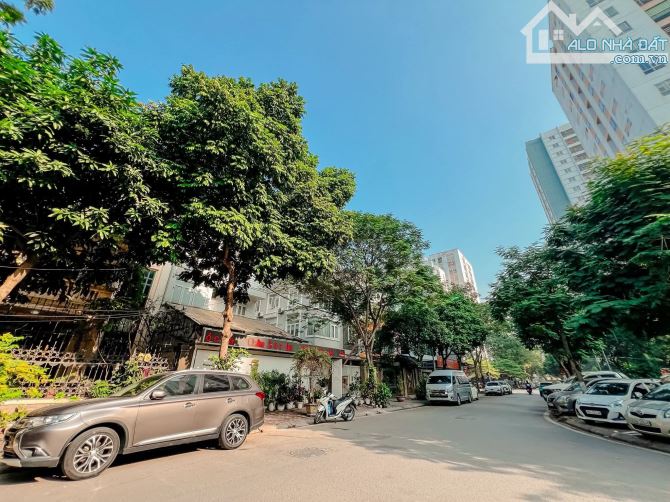 BÁN NHÀ BIỆT THỰ SONG LẬP TÂY NAM LINH ĐÀM – Ô TÔ TRÁNH – VỈA HÈ RỘNG