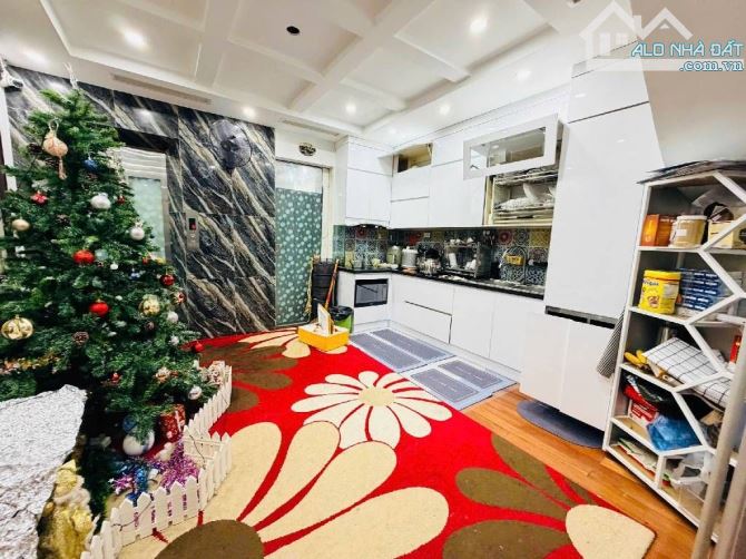 HÀNG HIẾM NGUYỄN CHÁNH – 1 NHÀ RA PHỐ – 7 TẦNG THANG MÁY – VỈA HÈ – 3 Ô TÔ TRÁNH