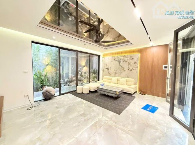 CHỈ 9 TỶ – NGUYỄN KHANG – NHÀ ĐẸP 5 TẦNG THANG MÁY, MẶT TIỀN 5M .