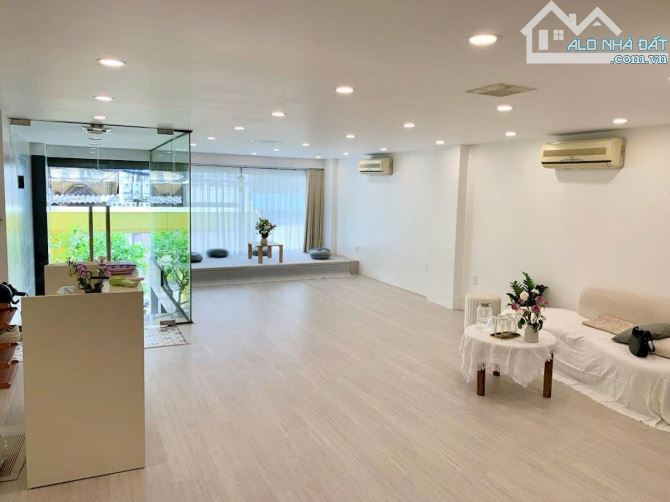Tôi bán tòa nhà Tây hồ 130m2 +7 tầng thang máy mt 7m giá 26,8 tỷ