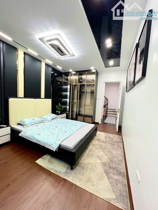 Bán Nhà 5Tầng Phố Võ Chí Công - 35m x 5Tầng - 2 Thoáng - Full Đồ - Giá 7.95Tỷ - Gần Phố