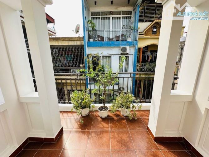 Nhà đẹp Nguyễn Khánh Toàn Cầu Giấy - 50m 4 tầng - ô tô đỗ cửa - ngõ thông