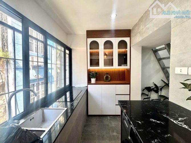 Bán nhà tập thể 42 Triều Khúc, Nguyễn Trãi, 50m2, 2 phòng ngủ, 1 PK, giá 2,9 tỷ.