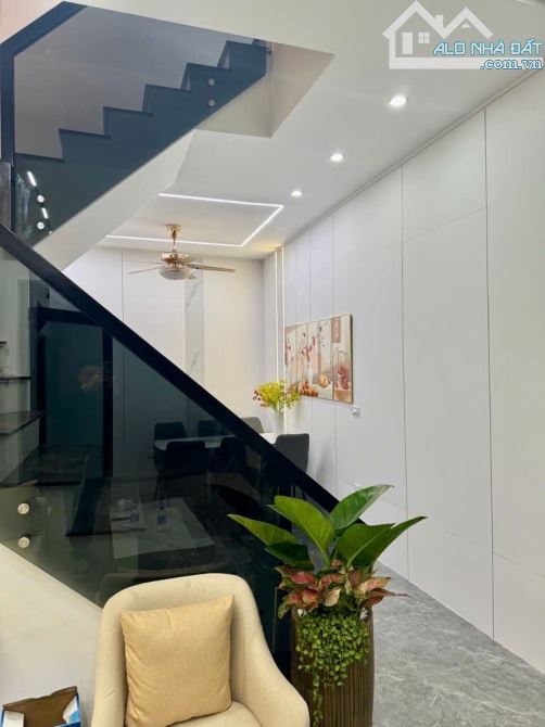 HOÀNG VĂN THÁI 42mx 5tầng -OTO-NGÕ THÔNG -NHỈNH 14TỶ CÓ TL