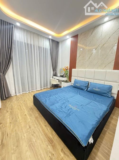 Bán Nhà Hoàng Cầu Đống Đa 40m2, 5T Thang Máy, Nhà cách ô tô 10m.