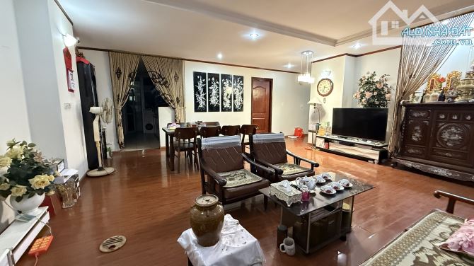 Bán Căn hộ Vinaconex 1 - 289 Khuất Duy Tiến, 135m2, nhỉnh 12 tỷ, 3 ngủ, 2 thoáng