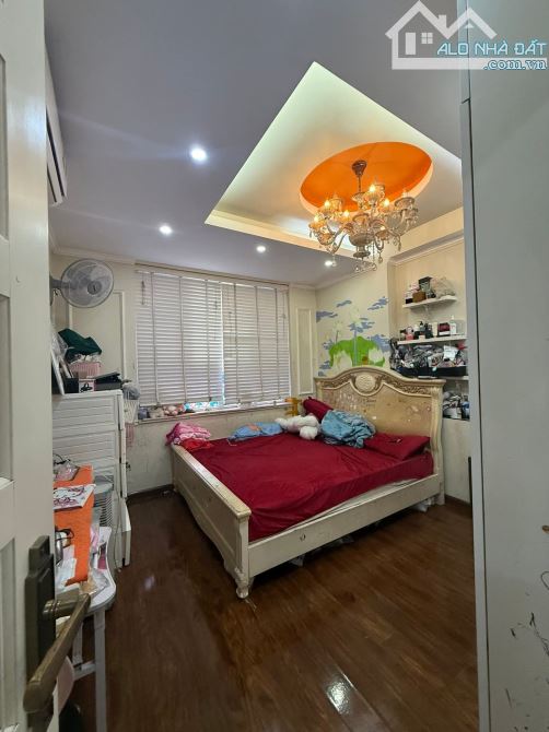 Bán căn cc 2pn tái định cư CT3 Hoàng Cầu giá chào chỉ 6,2 tỷ ,có lot đỗ ôtô