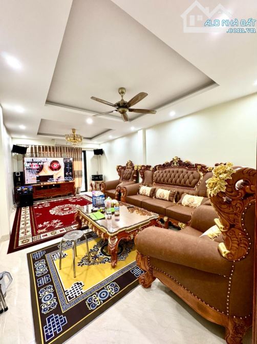 Bán Nhà Thang Máy - Tặng Full Nội Thất - Ô Tô Đỗ Cửa Phố Kim Đồng - Hoàng Mai 46m