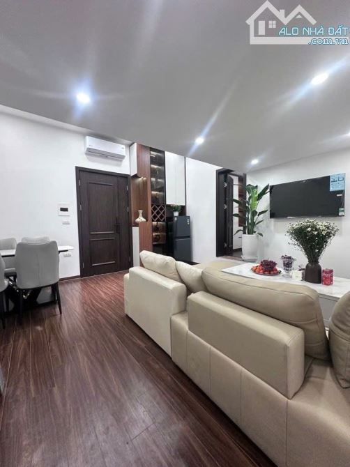 Bán nhà tập thể 42 Triều Khúc, Nguyễn Trãi, 50m2, 2 phòng ngủ, 1 PK, giá 2,9 tỷ.