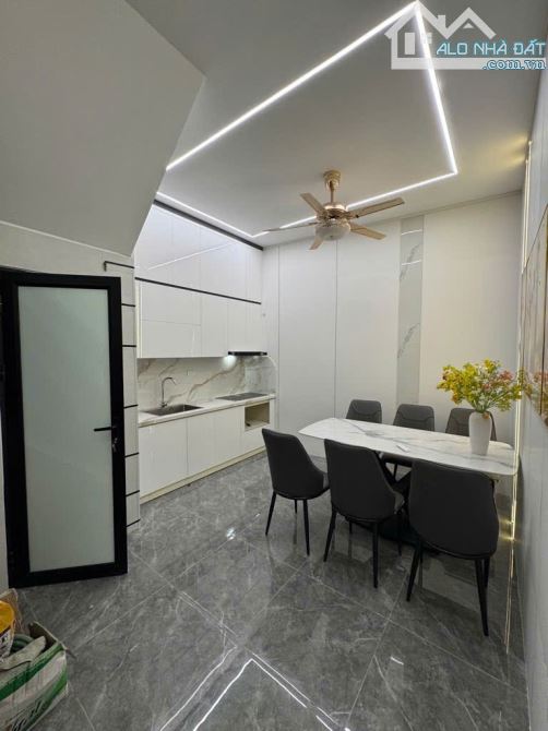 HOÀNG VĂN THÁI 44/60mx 5tầng -GIÁ 18tỷ có TL- GA RA OTO -LÔ GÓC