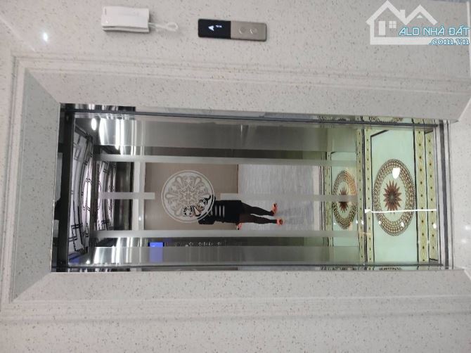 KIM GIANG_NHÀ MỚI KOONG PHÂN LÔ _ 7 TẦNG THANG MÁY- Ô TÔ VÀO NHÀ - CỰC GẦN PHỐ DT40m / 7T