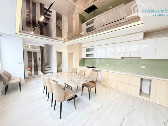 CHỈ 9 TỶ – NGUYỄN KHANG – NHÀ ĐẸP 5 TẦNG THANG MÁY, MẶT TIỀN 5M .