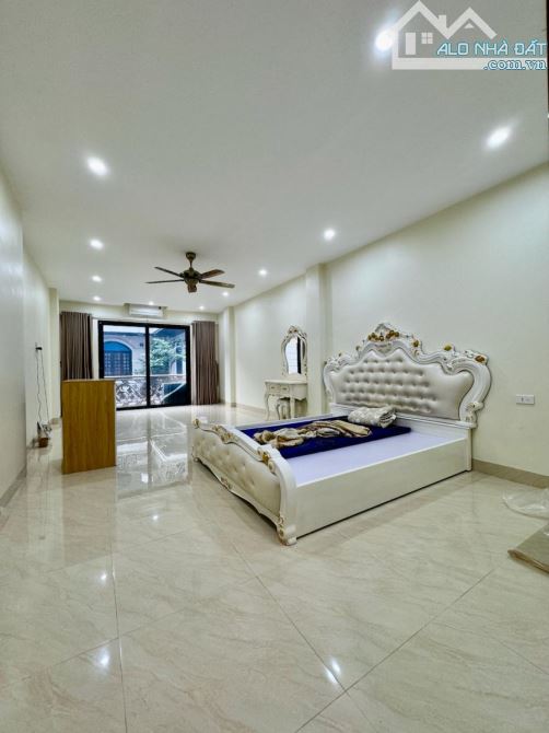 Bán Nhà Thang Máy - Tặng Full Nội Thất - Ô Tô Đỗ Cửa Phố Kim Đồng - Hoàng Mai 46m