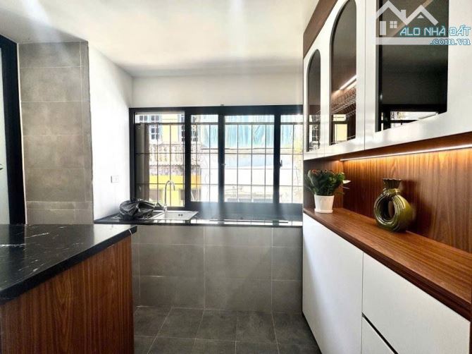 Bán nhà tập thể 42 Triều Khúc, Nguyễn Trãi, 50m2, 2 phòng ngủ, 1 PK, giá 2,9 tỷ.