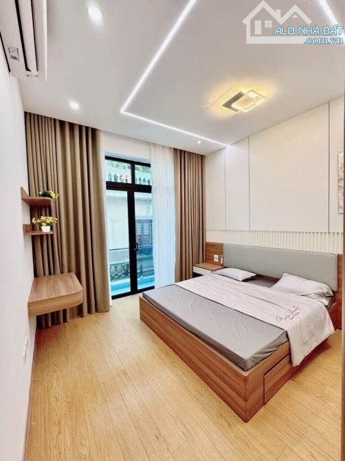 HOÀNG VĂN THÁI 42mx 5tầng -OTO-NGÕ THÔNG -NHỈNH 14TỶ CÓ TL