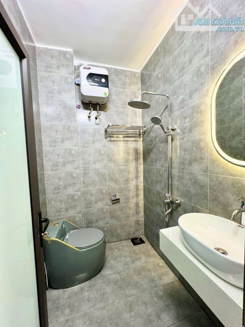 Bán Nhà 5Tầng Phố Võ Chí Công - 35m x 5Tầng - 2 Thoáng - Full Đồ - Giá 7.95Tỷ - Gần Phố