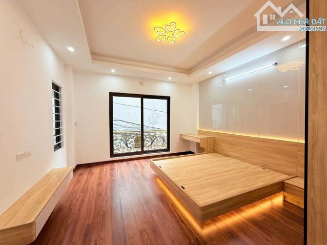 Bán nhà Thúy Lĩnh 40m2, 5 tầng Thang máy, Ô tô đỗ cửa, Lô góc thoáng, 6.8 tỷ