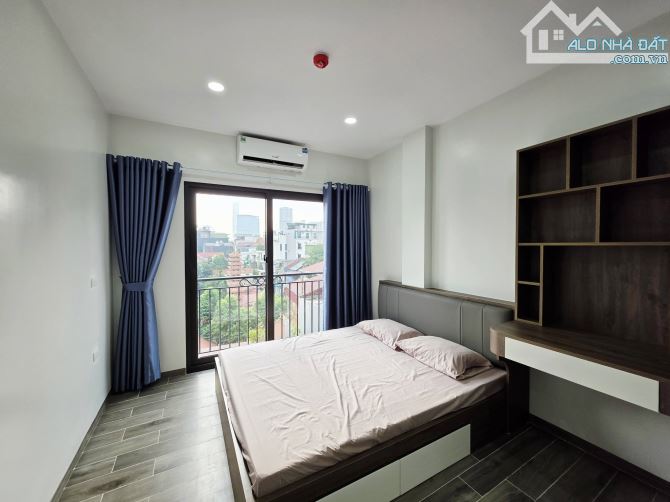 Bán Tòa CHDV Phố Nguyễn Khang 180m2 8 tầng 35 phòng Ô Tô Kinh Doanh dòng tiền 2.4 tỷ/năm